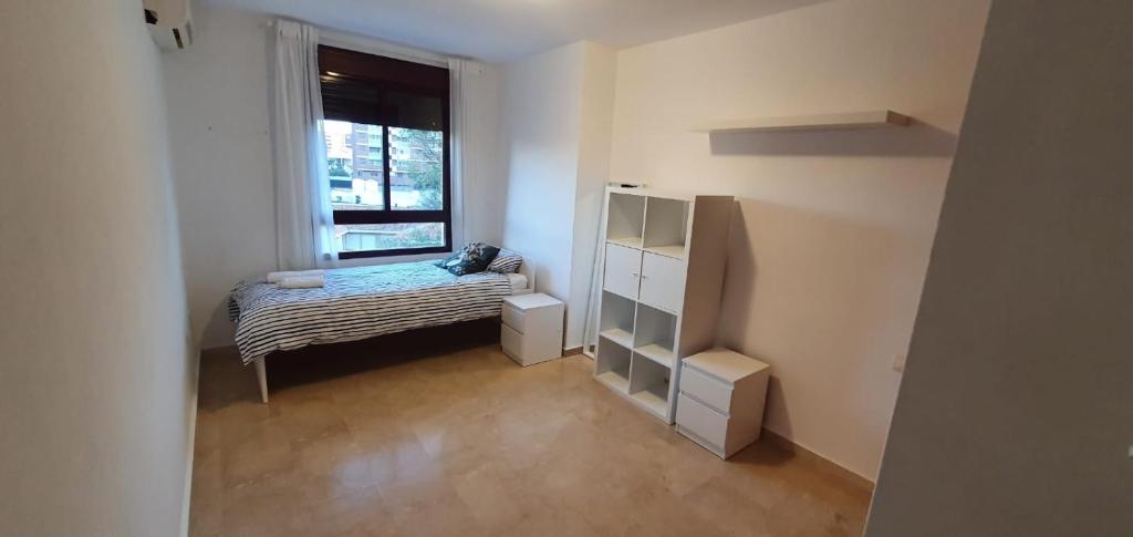 A bed or beds in a room at Gran piso cerca Centro Comercial y Playa