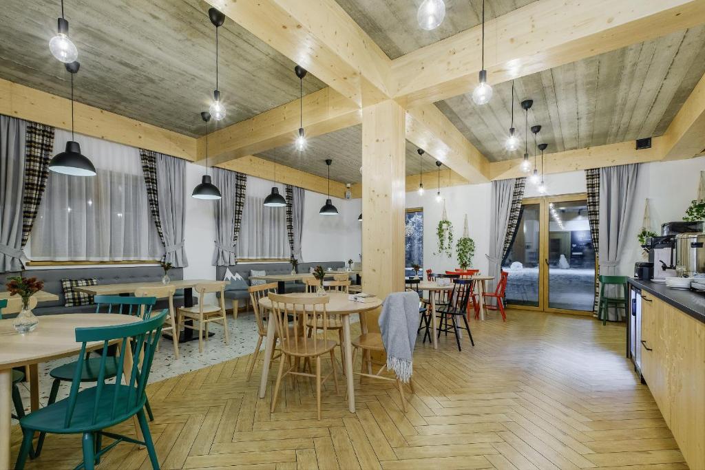 Reštaurácia alebo iné gastronomické zariadenie v ubytovaní Panocek