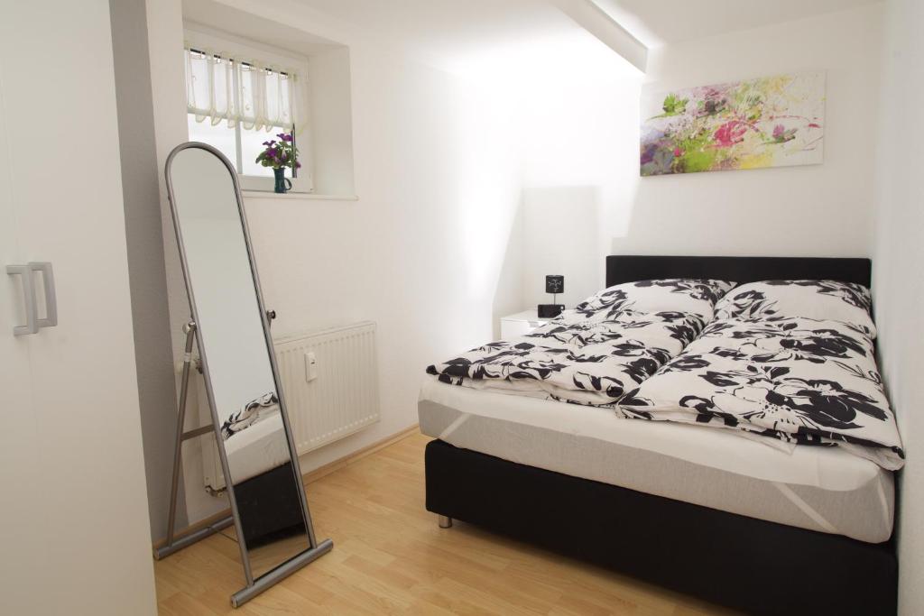 Postel nebo postele na pokoji v ubytování Ferienwohnung Leipzig Süd