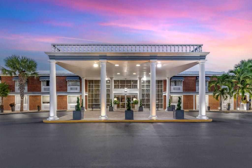 a building with a gazebo in front of it at Best Western Palm Beach Lakes in West Palm Beach