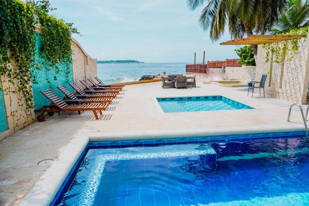 Bazén v ubytování Hotel Caribbean Cartagena nebo v jeho okolí