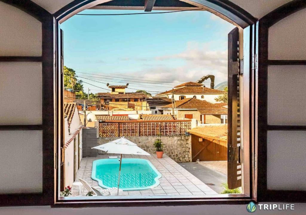 Vista de la piscina de Casa Maçã do Amor Ilhabela com Piscina (Suíte 2) o alrededores