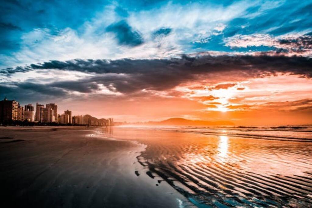 COMFORT GUARUJÁ ENSEADA APARTMENT 26 COM WIFI, GARAGEM e AR CONDICIONADO