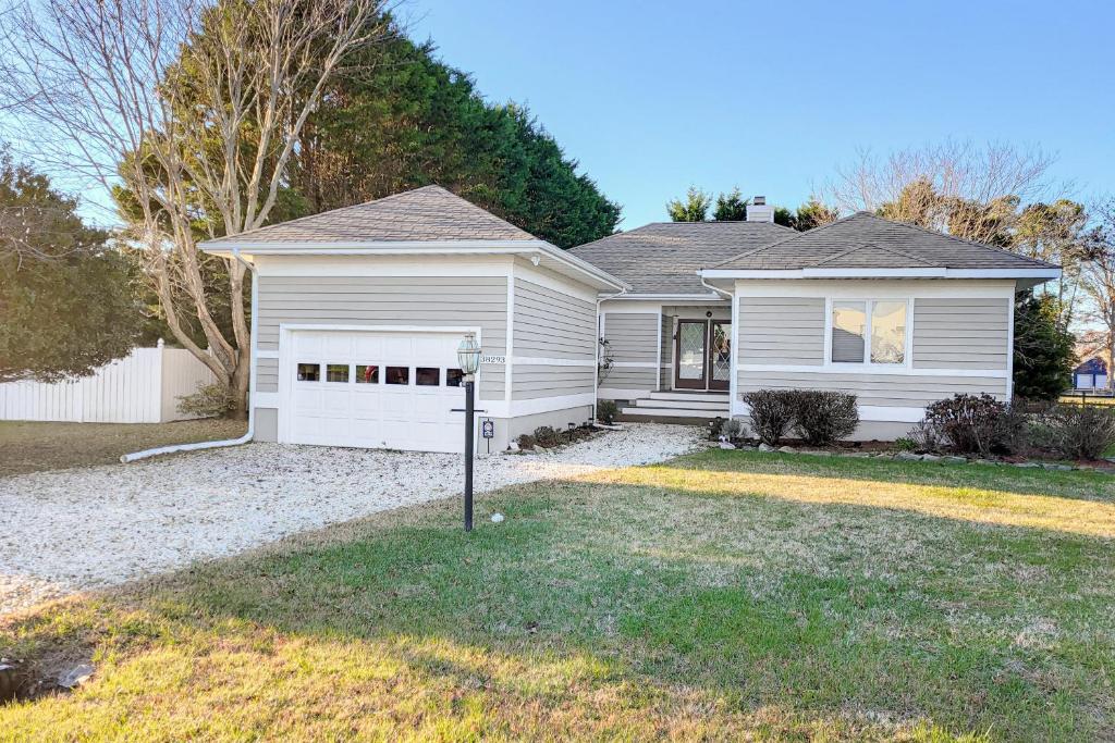 Vacation Home Cedar Landing 38293 Clearwater Ct, Ocean View, DE