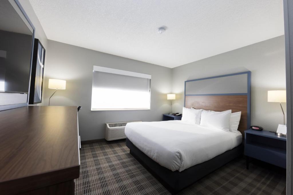 AmericInn by Wyndham Duluth photo