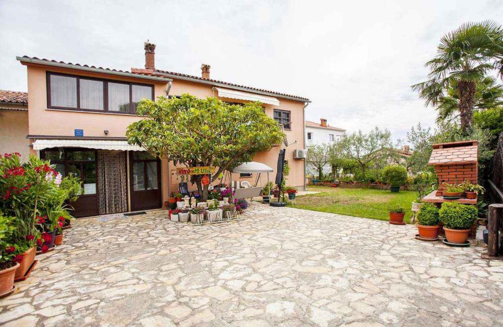 Vonkajšia záhrada v ubytovaní Apartment in Rovinj - Istrien 43273