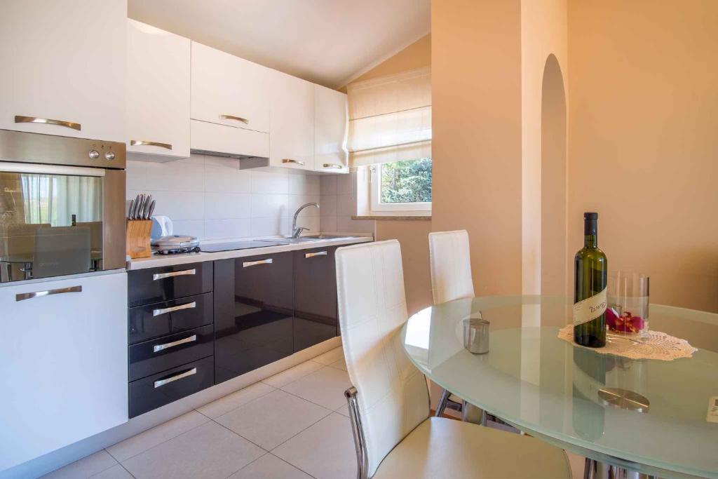 Kuchyňa alebo kuchynka v ubytovaní Apartment in Vantacici - Insel Krk 43328