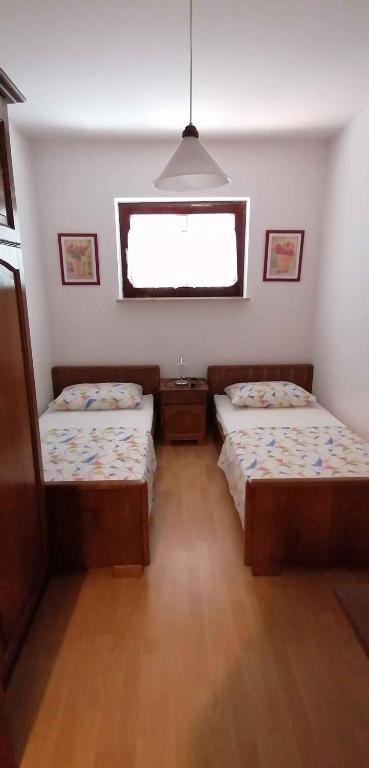 Posteľ alebo postele v izbe v ubytovaní Apartments in Crikvenica 43359