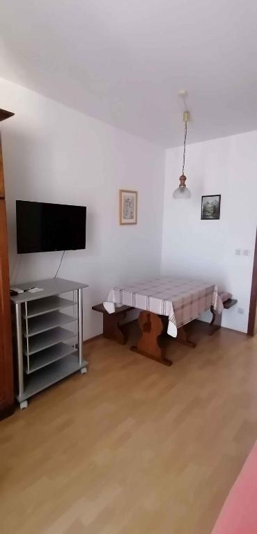 Televízia a/alebo spoločenská miestnosť v ubytovaní Apartments in Crikvenica 43359