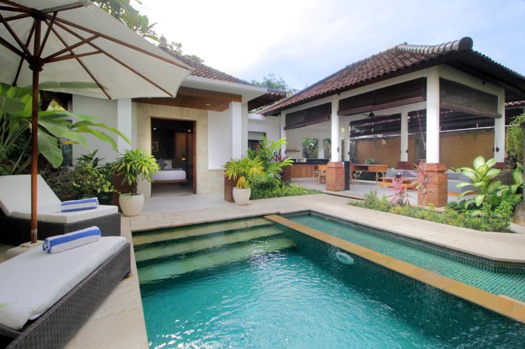 Bazén v ubytování Sagara Villas and Suites Sanur by AHM nebo v jeho okolí
