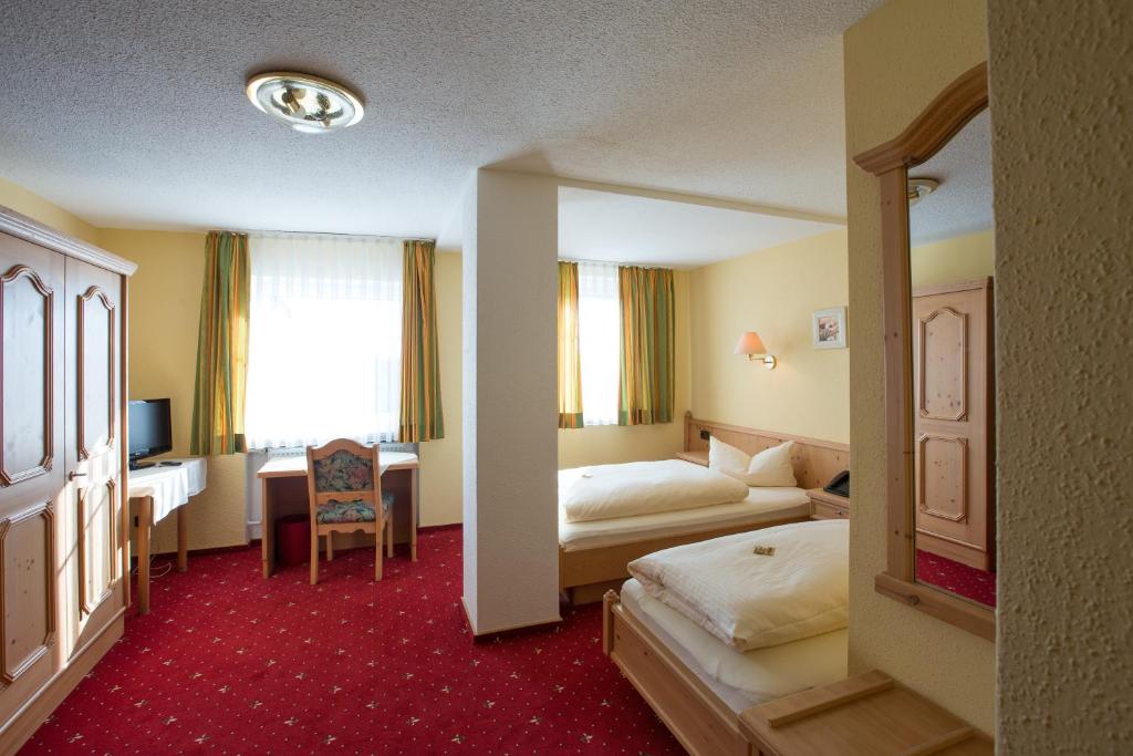 Postel nebo postele na pokoji v ubytování Hotel Bauer garni