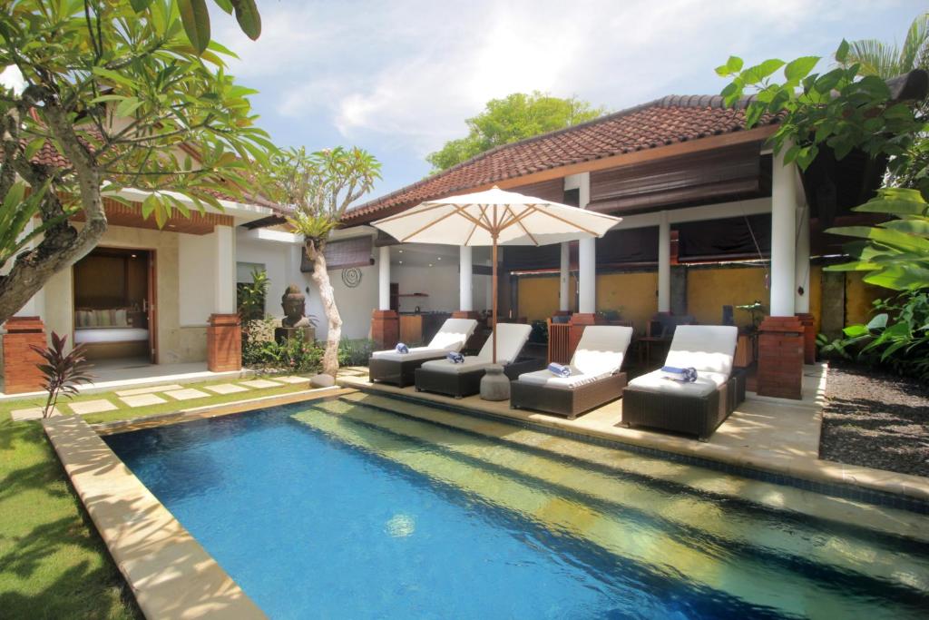 Bazén v ubytování Sagara Villas and Suites Sanur by AHM nebo v jeho okolí