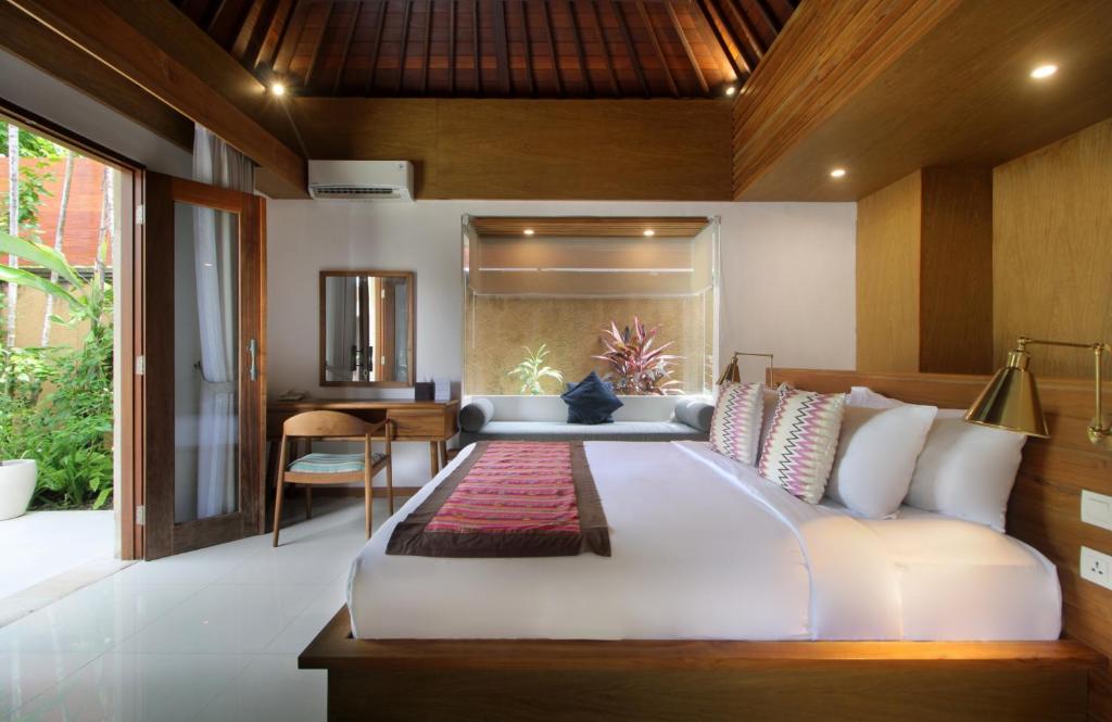 Postel nebo postele na pokoji v ubytování Sagara Villas and Suites Sanur by AHM