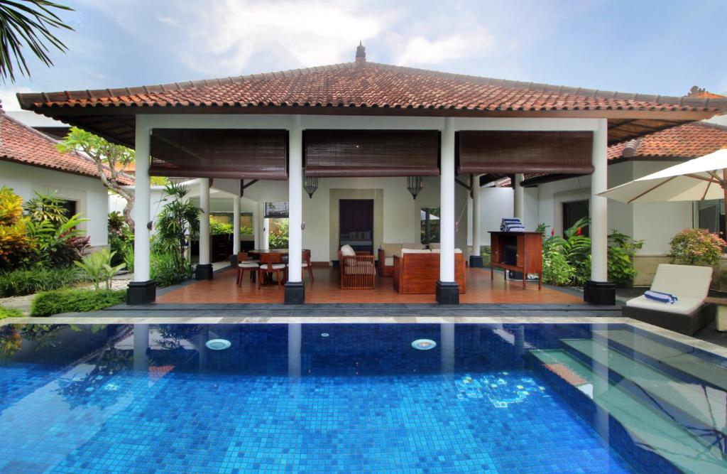 Bazén v ubytování Sagara Villas and Suites Sanur by AHM nebo v jeho okolí