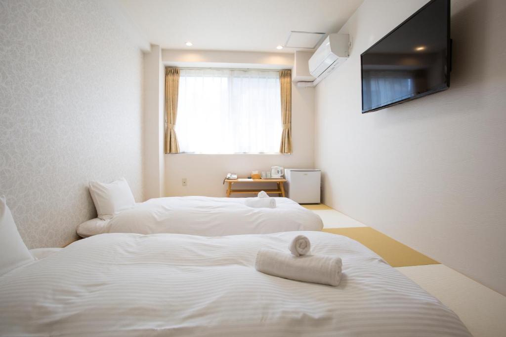 Postel nebo postele na pokoji v ubytování Dotonbori Shinsaibashi Hotel
