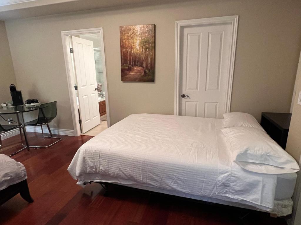 Lucky suite, two-bedroom suite with independent entrance in Richmond close to YVR - Maison De Deux Chambres