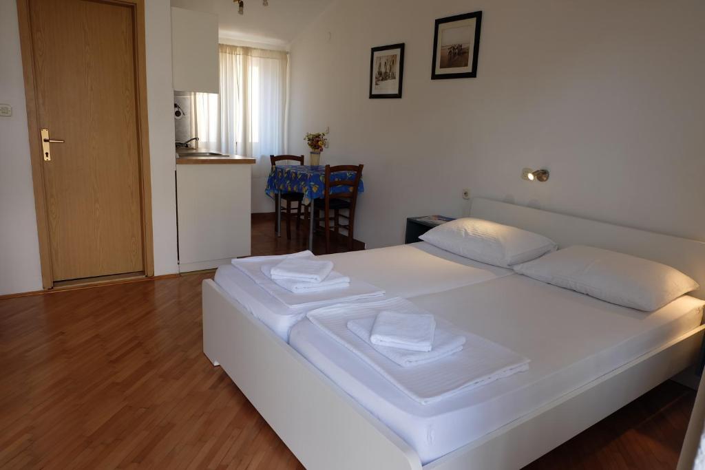 Apartments Golubic - 19