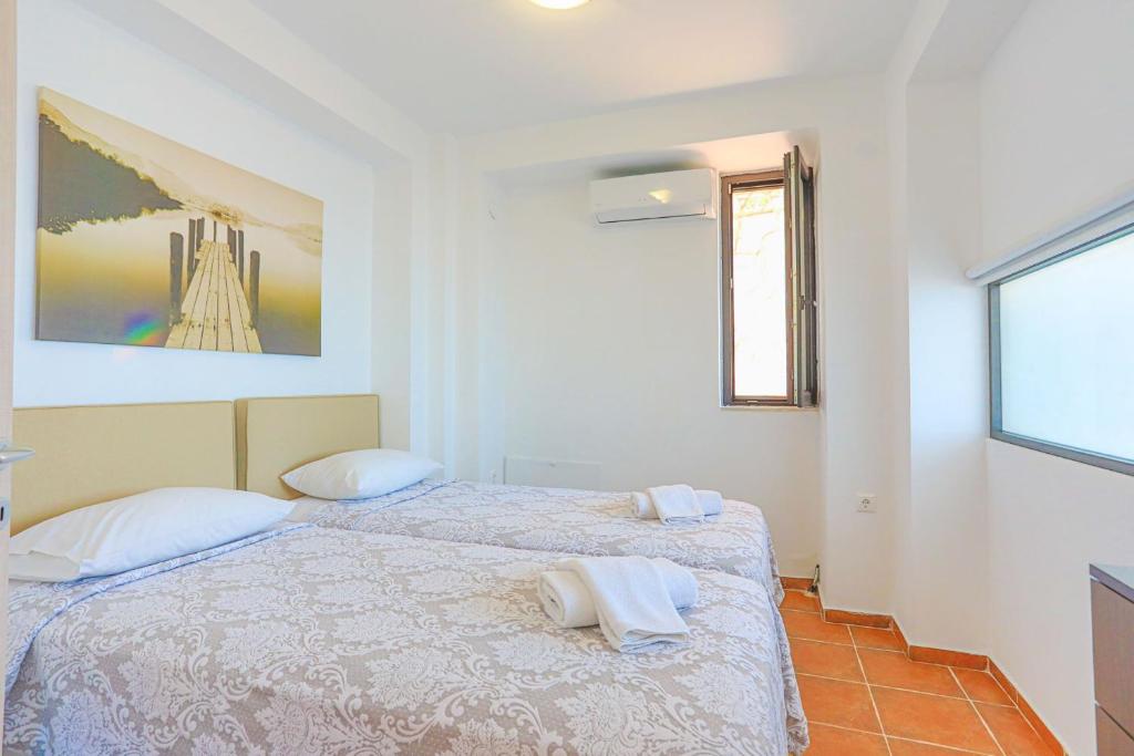 A bed or beds in a room at Kalma Villa Exi