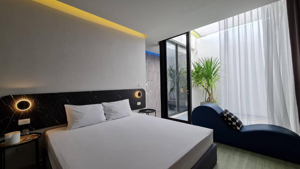 Postel nebo postele na pokoji v ubytování INNLUXPHUKET