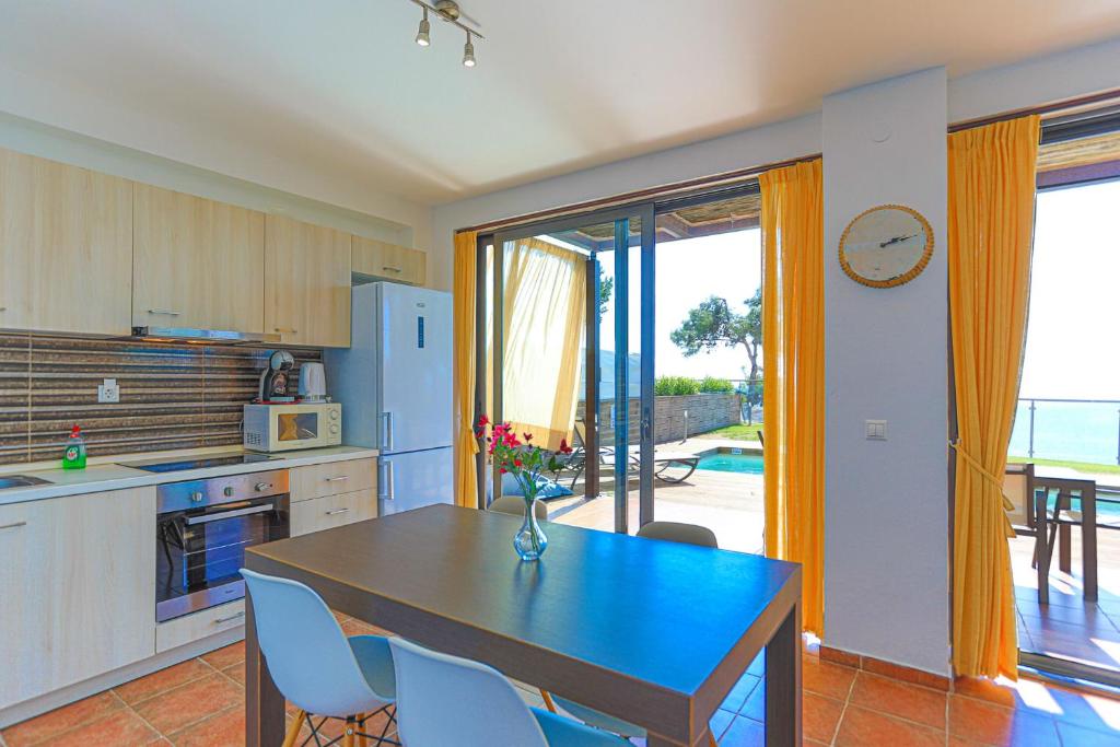 A kitchen or kitchenette at Kalma Villa Exi