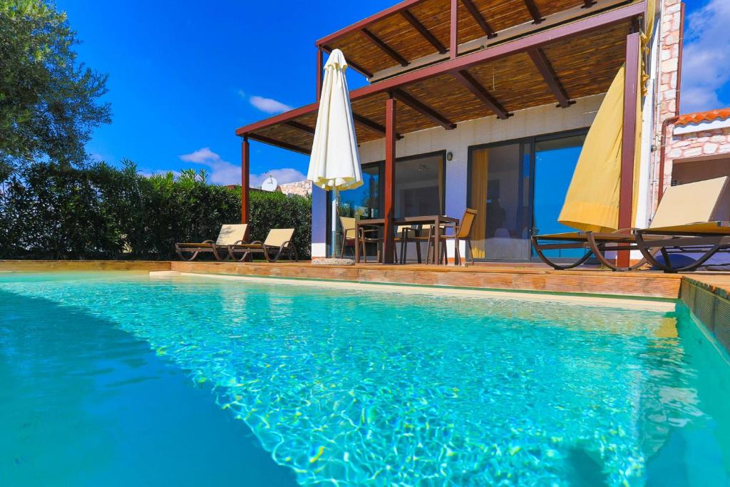 The swimming pool at or close to Kalma Villa Exi