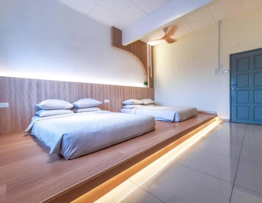 Postel nebo postele na pokoji v ubytování SPHOMESTAY bagan lalang sungai pelek