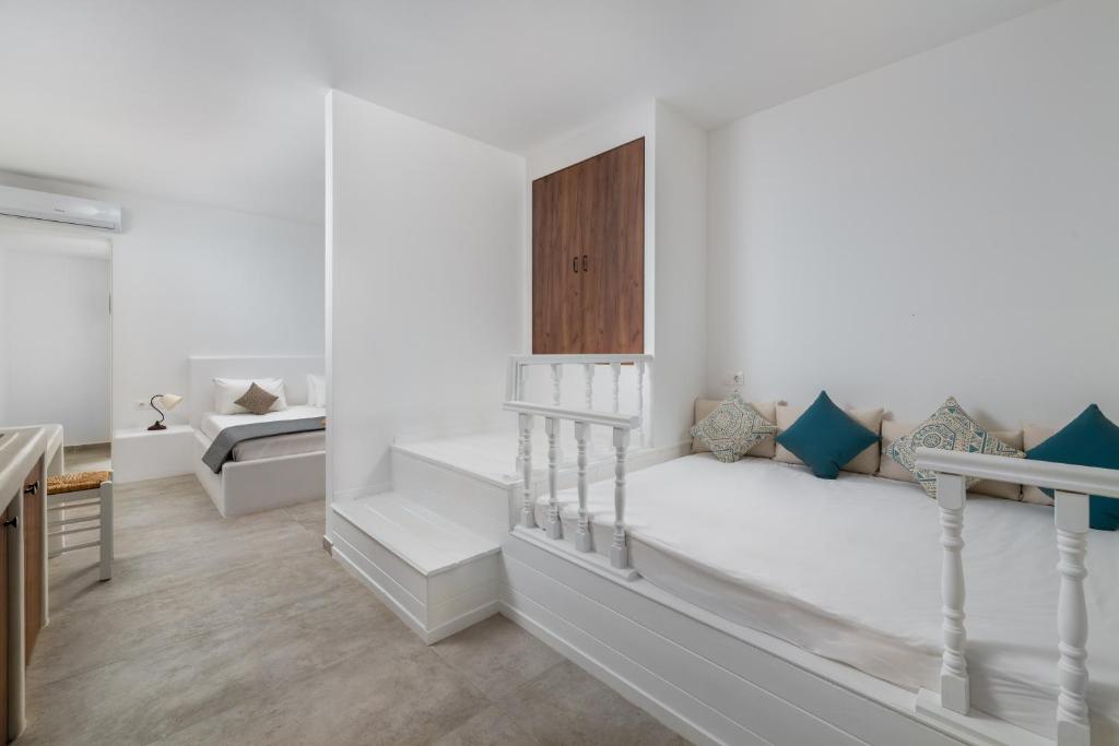 Postel nebo postele na pokoji v ubytování Stegna Akti Luxury Suites