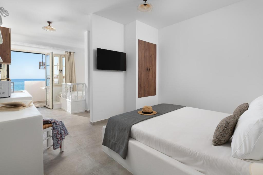 Postel nebo postele na pokoji v ubytování Stegna Akti Luxury Suites