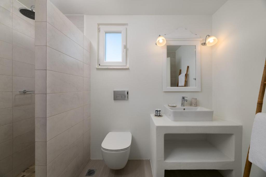 Koupelna v ubytování Stegna Akti Luxury Suites