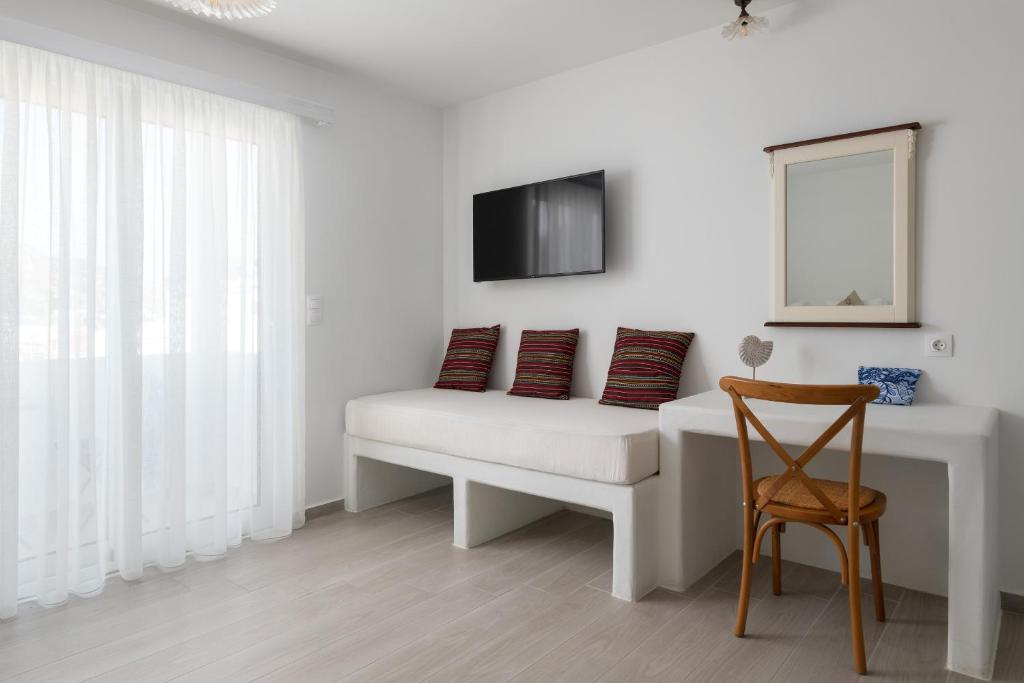 TV a/nebo společenská místnost v ubytování Stegna Akti Luxury Suites