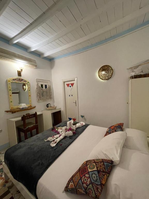 Postel nebo postele na pokoji v ubytování Nubian palace - by kerma hospitality