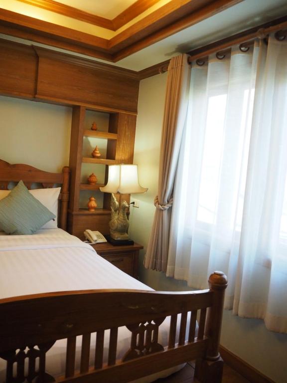 Rich Lanna House - 14