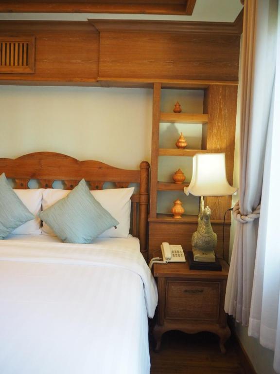 Rich Lanna House - 13