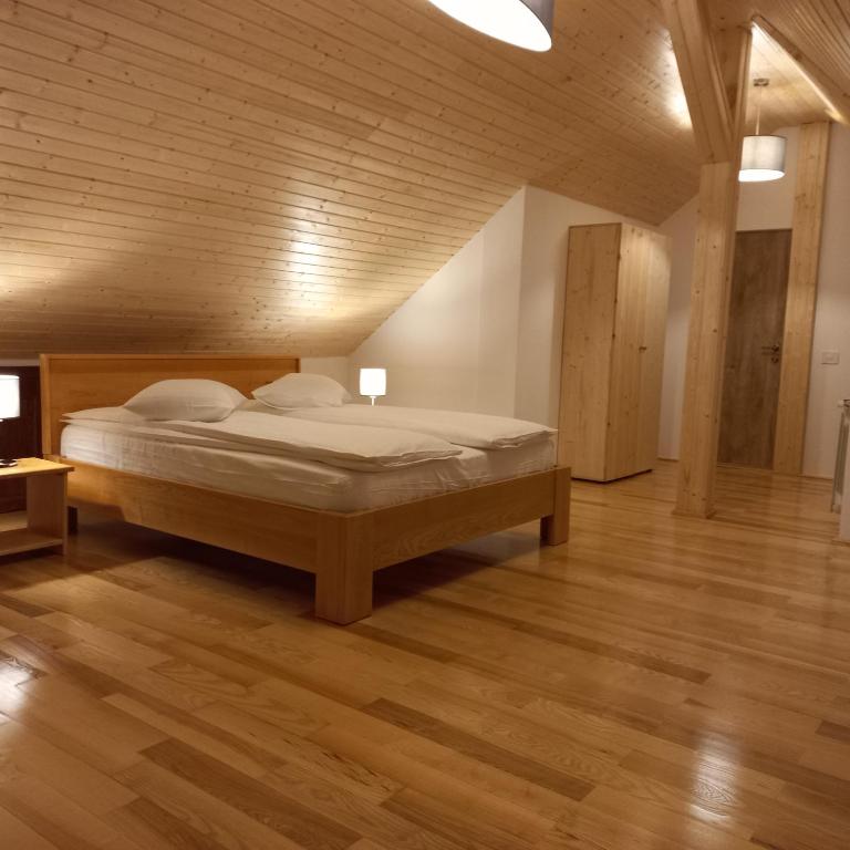 Postel nebo postele na pokoji v ubytování Vila Cedra