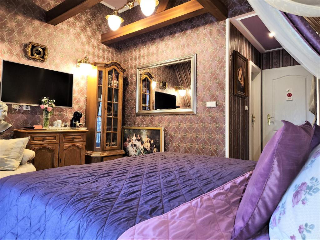 Postel nebo postele na pokoji v ubytování Rezidence Zámeček - Boutique Hotel