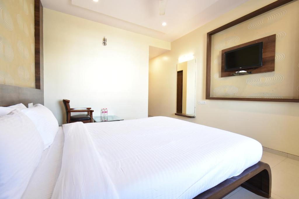 Postel nebo postele na pokoji v ubytování Hotel Sai Sparsh