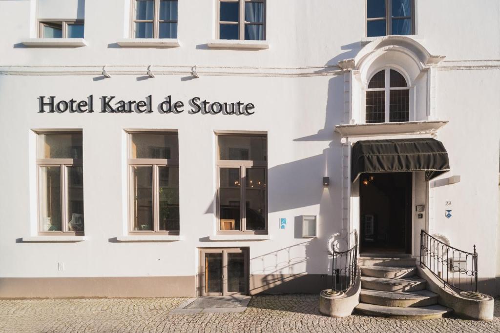 a white building with a hotel k kindle store at Hotel karel de stoute in Bruges