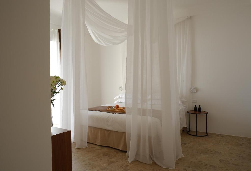 Postel nebo postele na pokoji v ubytování PALAZZO CAMERLENGO Suites Relax