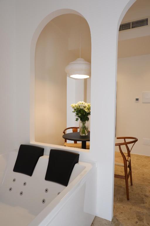 Postel nebo postele na pokoji v ubytování PALAZZO CAMERLENGO Suites Relax