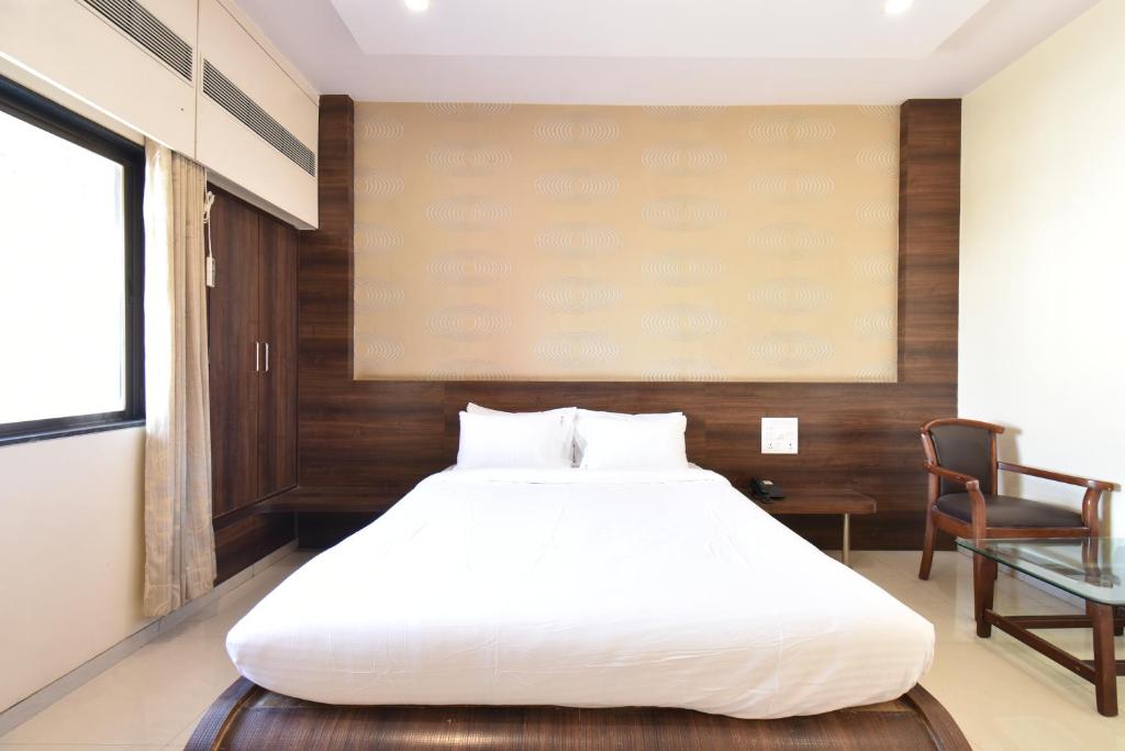 Postel nebo postele na pokoji v ubytování Hotel Sai Sparsh
