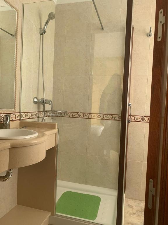 Łazienka w obiekcie Apartamentos M° Esther