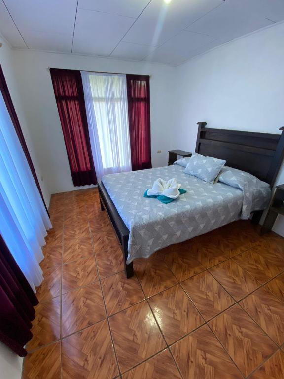Postel nebo postele na pokoji v ubytování Twin Palms Lodge