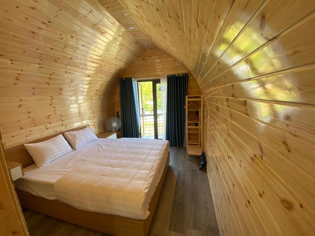Ein Bett oder Betten in einem Zimmer der Unterkunft Plum Homestay