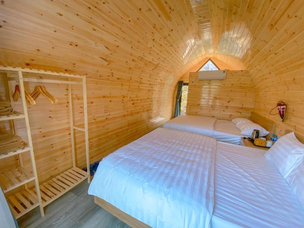 Ein Bett oder Betten in einem Zimmer der Unterkunft Plum Homestay