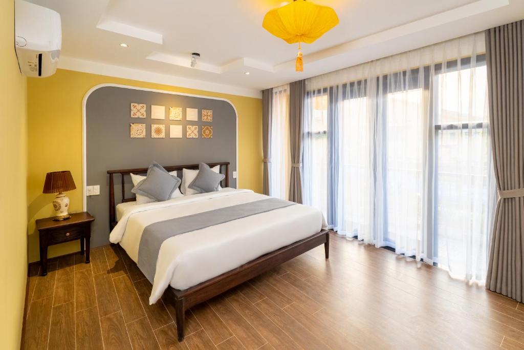 Giường trong phòng chung tại Hoianan Boutique Hotel