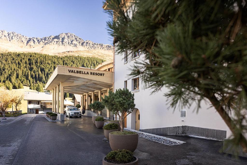 Nespecifikovaný výhled na hory nebo výhled na hory při pohledu z hotelu