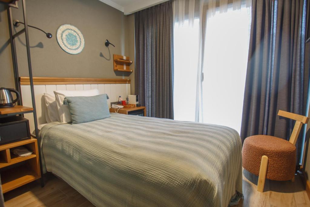 Istanbul Old City Colorful Houses Balat PETRION Hotel - 9