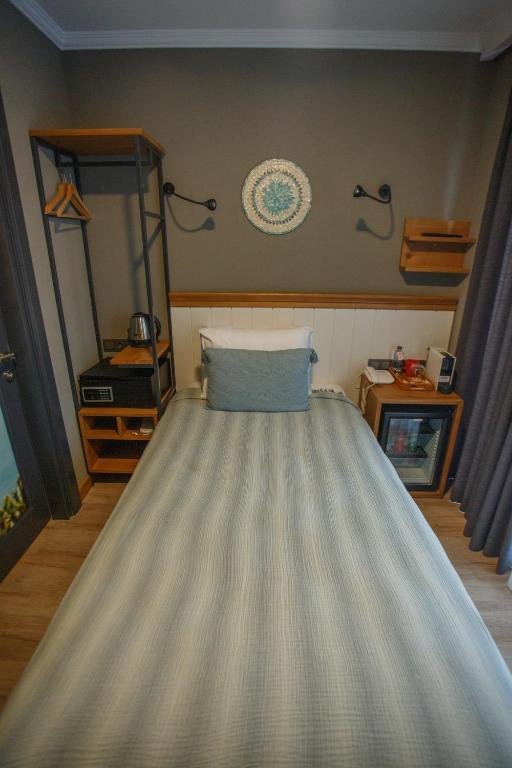 Istanbul Old City Colorful Houses Balat PETRION Hotel - 13