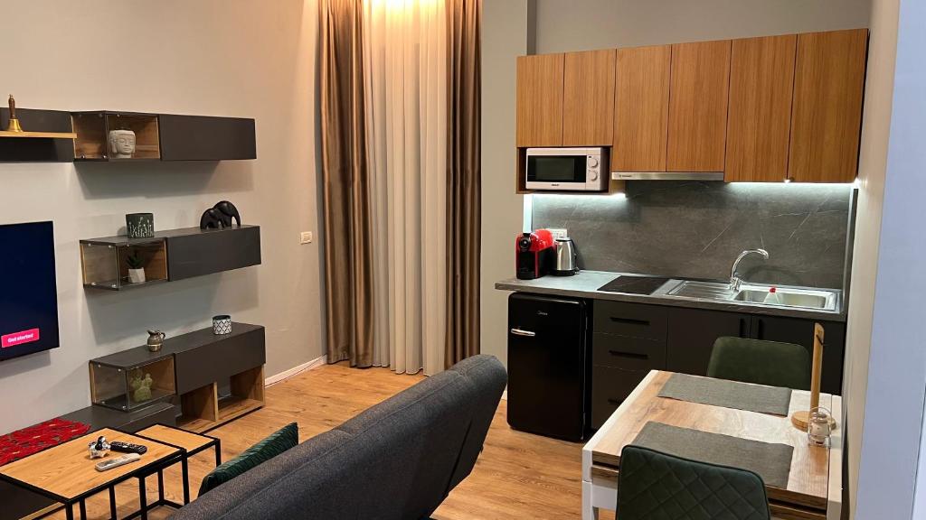 Comfy Modern Luxury - Central - Image 4