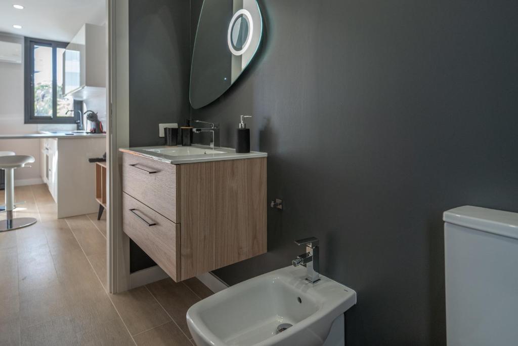 A bathroom at The Little Jewel with Ocean View - Las Americas